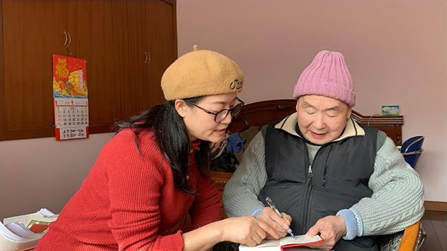 7 与越剧语音专家卢时俊请教、探讨语音问题.jpg