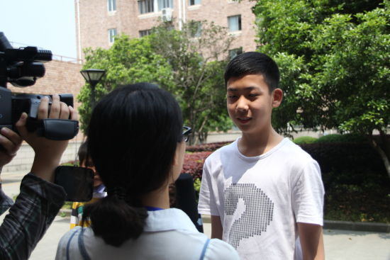 十八阿哥黄作灿接受采访 摄影：厉定国